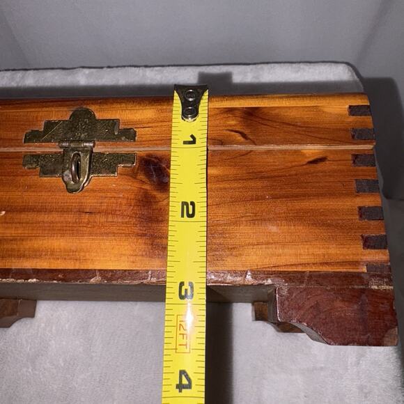 Vintage 1950s Cedar Jewelry/Keepsake Box w/ Carvings & Picture on Top Good Cond - Picture 9 of 10